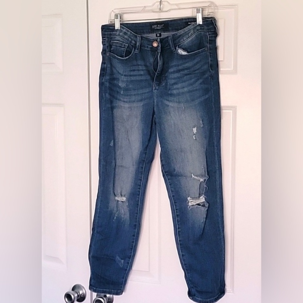 🎉EUC🎉 JUDY BLUE Adelene Mid Rise cuffed distressed jeans